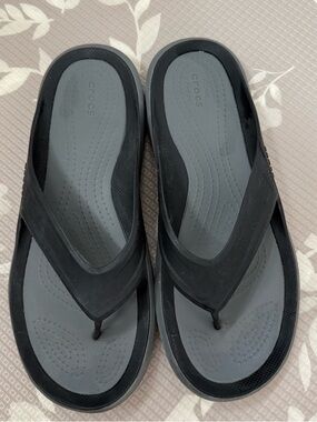 CROCS Men’a Black & Gray Thong Sandals